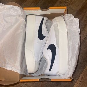 Brand new women’s low platform blazers!